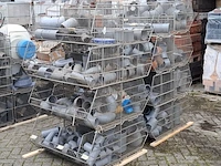 Ca. 16x draadmand met divers pvc materiaal