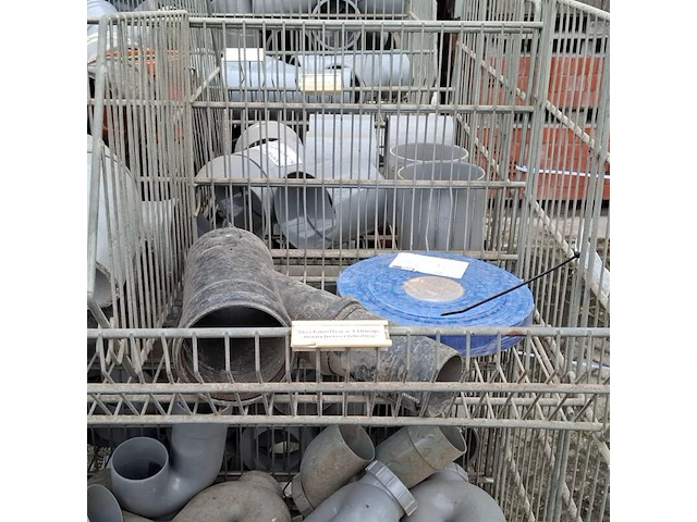 Ca. 16x draadmand met divers pvc materiaal - afbeelding 21 van  22