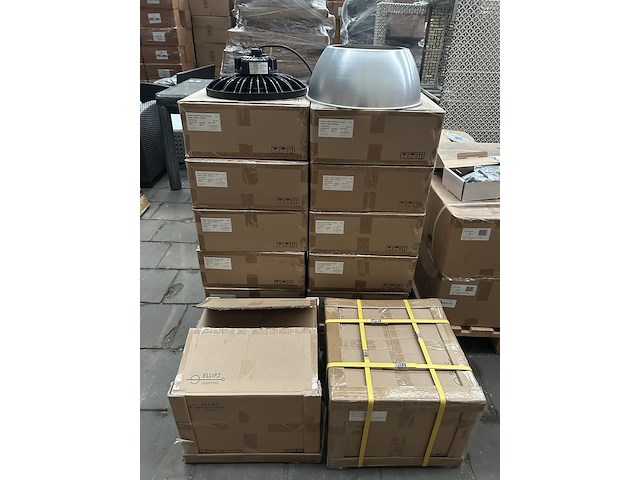Ca. 16x high bay light hbu 150w 5700k ip66 met industriële kap ellipz lighting - afbeelding 1 van  7