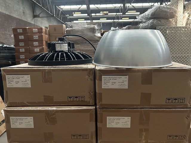 Ca. 16x high bay light hbu 150w 5700k ip66 met industriële kap ellipz lighting - afbeelding 2 van  7
