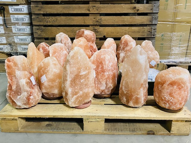 Ca. 16x himalaya zoutlampen met houten voet - afbeelding 1 van  9