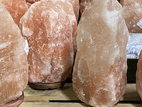 Ca. 16x himalaya zoutlampen met houten voet - afbeelding 4 van  9