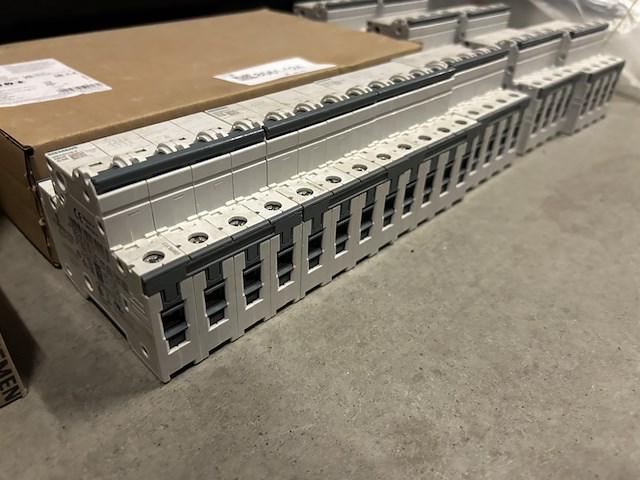 Ca. 16x installatieautomaat siemens - afbeelding 18 van  18