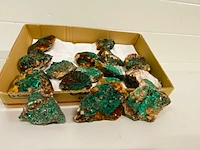 Ca. 16x malachiet brokken