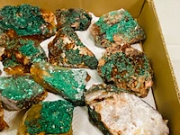 Ca. 16x malachiet brokken - afbeelding 4 van  7