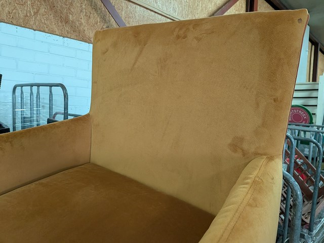 Ca. 16x rolcontainer gevuld met diverse kantoor en magazijn goederen - afbeelding 2 van  51