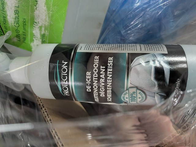 Ca. 16x rolcontainer gevuld met diverse kantoor en magazijn goederen - afbeelding 5 van  51