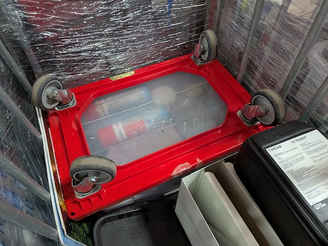 Ca. 16x rolcontainer gevuld met diverse kantoor en magazijn goederen - afbeelding 13 van  51