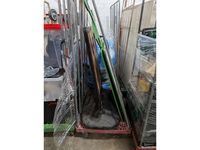 Ca. 16x rolcontainer gevuld met diverse kantoor en magazijn goederen - afbeelding 19 van  51