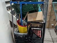 Ca. 16x rolcontainer gevuld met diverse kantoor en magazijn goederen - afbeelding 24 van  51