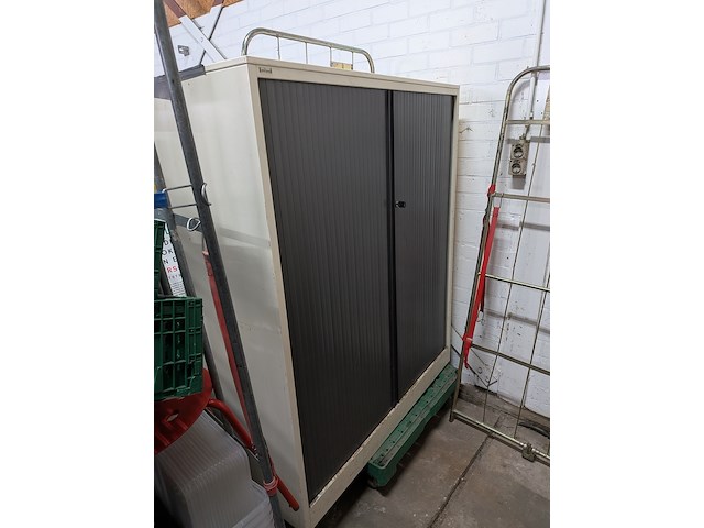 Ca. 16x rolcontainer gevuld met diverse kantoor en magazijn goederen - afbeelding 26 van  51