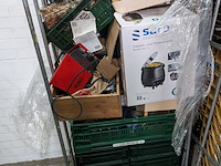 Ca. 16x rolcontainer gevuld met diverse kantoor en magazijn goederen - afbeelding 28 van  51