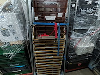 Ca. 16x rolcontainer gevuld met diverse kantoor en magazijn goederen - afbeelding 31 van  51