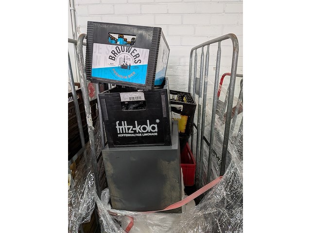 Ca. 16x rolcontainer gevuld met diverse kantoor en magazijn goederen - afbeelding 33 van  51