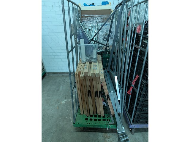 Ca. 16x rolcontainer gevuld met diverse kantoor en magazijn goederen - afbeelding 23 van  51