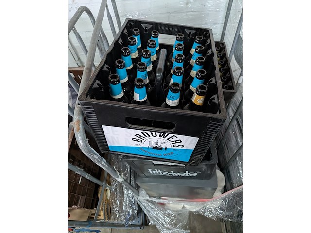 Ca. 16x rolcontainer gevuld met diverse kantoor en magazijn goederen - afbeelding 36 van  51