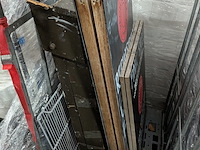 Ca. 16x rolcontainer gevuld met diverse kantoor en magazijn goederen - afbeelding 37 van  51