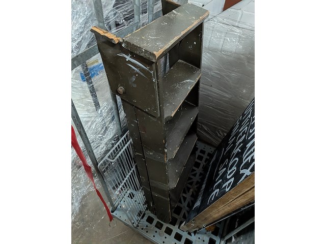 Ca. 16x rolcontainer gevuld met diverse kantoor en magazijn goederen - afbeelding 40 van  51