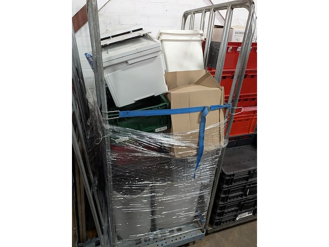 Ca. 16x rolcontainer gevuld met diverse kantoor en magazijn goederen - afbeelding 41 van  51