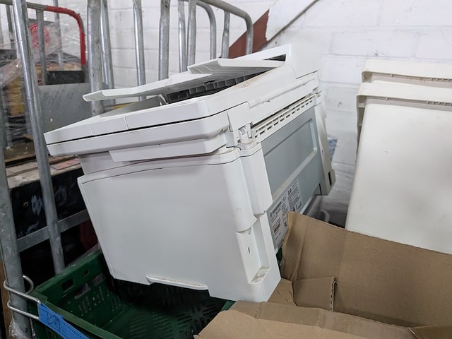 Ca. 16x rolcontainer gevuld met diverse kantoor en magazijn goederen - afbeelding 42 van  51