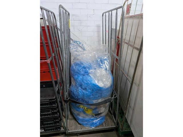 Ca. 16x rolcontainer gevuld met diverse kantoor en magazijn goederen - afbeelding 47 van  51