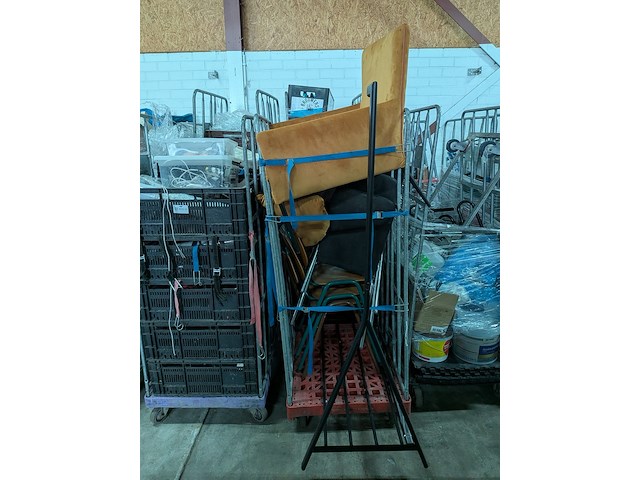 Ca. 16x rolcontainer gevuld met diverse kantoor en magazijn goederen - afbeelding 51 van  51