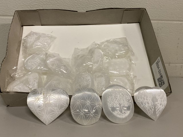 Ca. 16x seleniet gegraveerd, wit - afbeelding 1 van  6