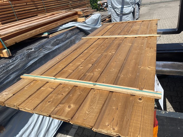 Ca. 16x thermo vuren channelsiding, 20x142mm, lengte 270cm - afbeelding 1 van  3