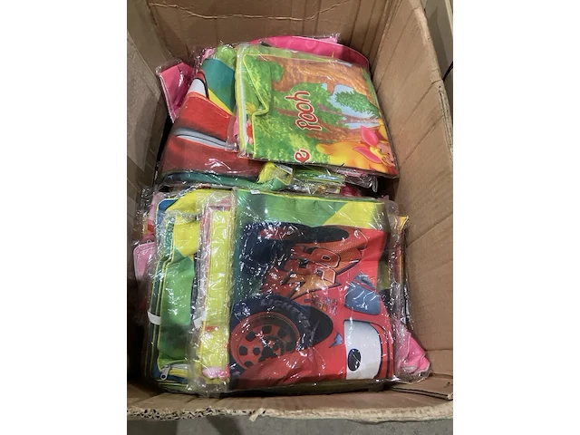 Ca. 170x disney kussenhoesjes, disney - afbeelding 1 van  7