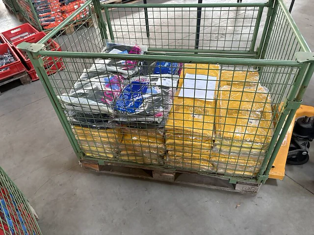 Ca. 170x diverse regenkleding o.a. flexothane - afbeelding 3 van  11