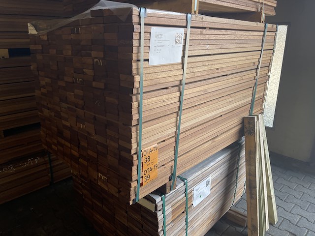 Ca. 170x guyana teak planken geschaafd, 25x90mm, lengte 155cm - afbeelding 4 van  4