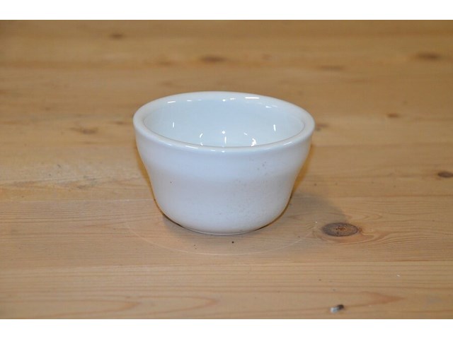 Ca. 1752 wit porseleinen soup bowls of sauspotjes - afbeelding 1 van  7