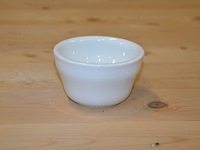 Ca. 1752 wit porseleinen soup bowls of sauspotjes