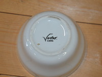 Ca. 1752 wit porseleinen soup bowls of sauspotjes - afbeelding 7 van  7