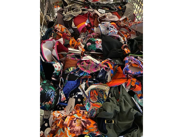 Ca. 175x badmode, bikinibroekjes en -topjes, cyell, beachlife, barts etc. - afbeelding 1 van  3