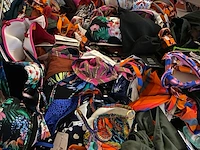 Ca. 175x badmode, bikinibroekjes en -topjes, cyell, beachlife, barts etc.