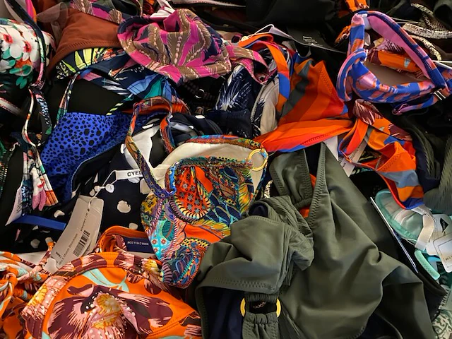 Ca. 175x badmode, bikinibroekjes en -topjes, cyell, beachlife, barts etc. - afbeelding 2 van  3