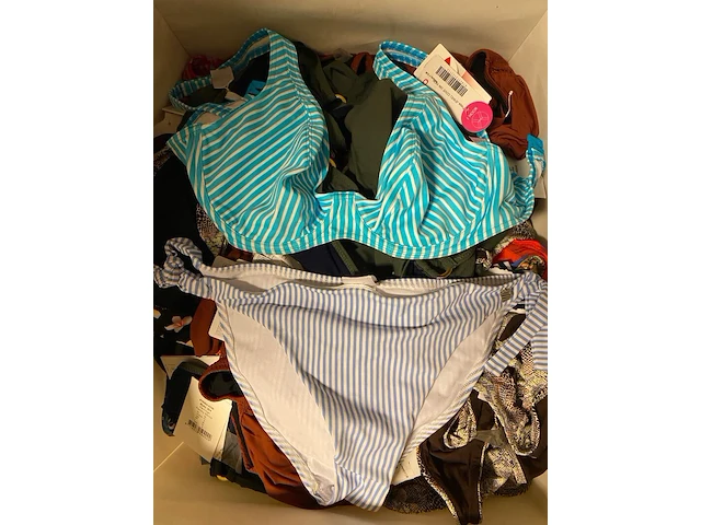 Ca. 175x badmode, bikinibroekjes en -topjes, cyell, hunkemoller, elomi etc. - afbeelding 2 van  2