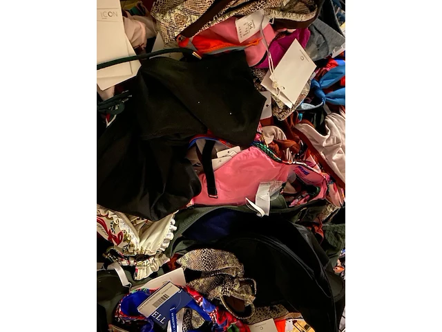 Ca. 175x badmode, bikinibroekjes en -topjes, cyell, triumph, beachlife - afbeelding 2 van  3