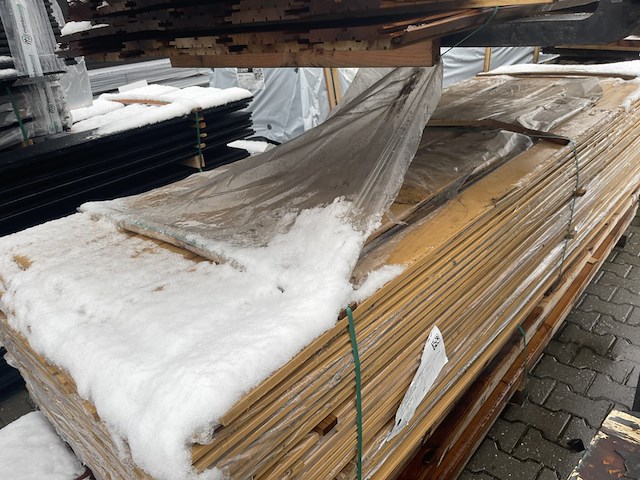 Ca. 175x douglas channelsiding bruin geïmpregneerd, 18x137mm, lengte 300cm - afbeelding 3 van  3