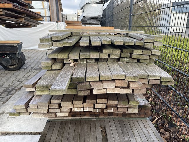 Ca. 177x guyana teak planken geschaafd, 25x70mm, lengte 245-430cm - afbeelding 3 van  3