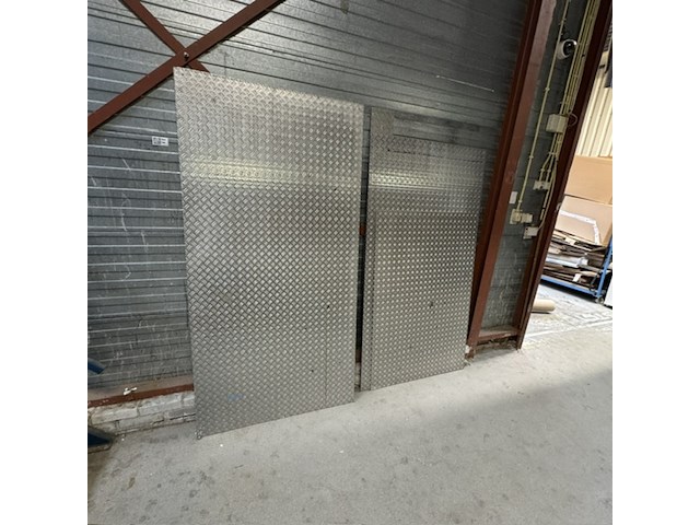 Ca. 17x aluminium traanplaat - afbeelding 1 van  3