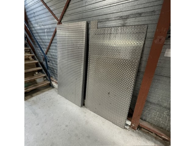 Ca. 17x aluminium traanplaat - afbeelding 2 van  3