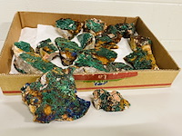 Ca. 17x azuriet / malachiet brokjes - afbeelding 1 van  3