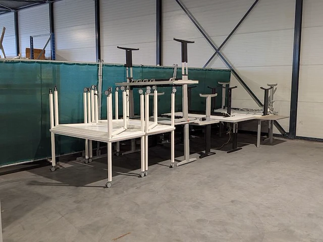 Ca. 17x diverse kantoortafels en bureau's - afbeelding 1 van  4