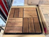 Ca. 17x doos á 9 houten terrastegels, hortensus - afbeelding 1 van  4