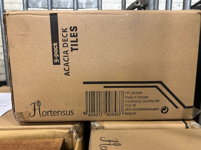 Ca. 17x doos á 9 houten terrastegels, hortensus - afbeelding 3 van  4
