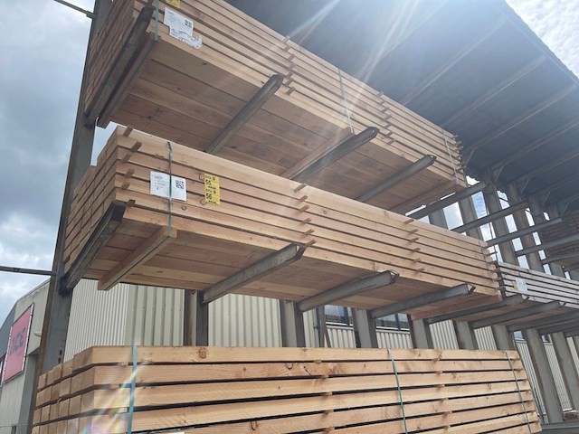 Ca. 17x douglas balken fijnbezaagd, 75x200mm, lengte 400cm - afbeelding 4 van  4