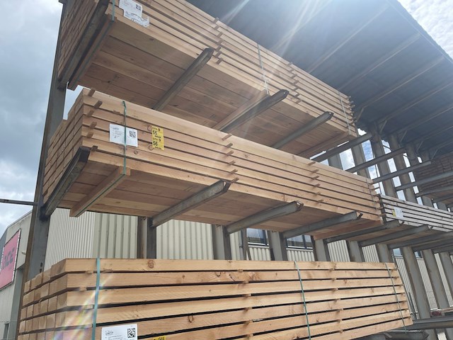 Ca. 17x douglas balken fijnbezaagd, 75x200mm, lengte 400cm - afbeelding 4 van  4
