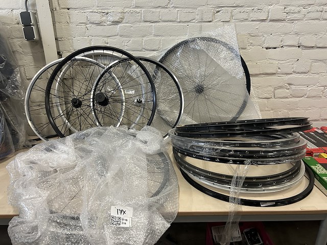 Ca. 17x fiets velg, w.o. bontrager, mavic - afbeelding 1 van  12